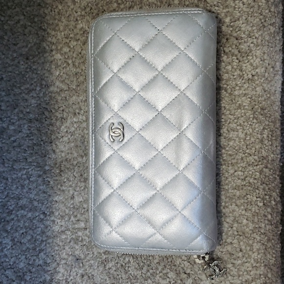 Chanel Quilted zipper wallet Authentic - Picture 2 of 12